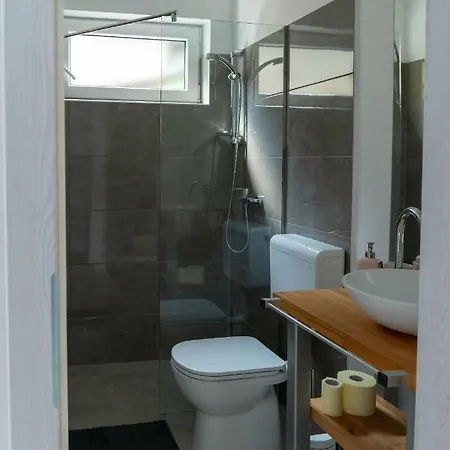 The Foxhouse 招待所